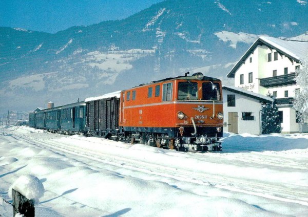 Zug in Winterlandschaft Vorderseite