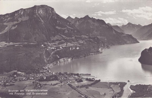 Brunnen am Vierwaldstättersee mit Frohnalp- und Briesenstock   Vorderseite