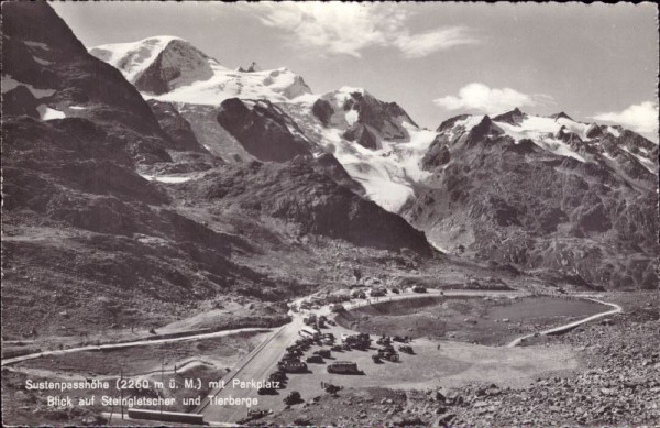 Sustenpasshöhe (2260m) mit Parkplatz Blick auf Steingletscher und Tierberge