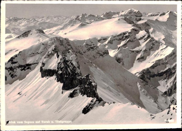 Blick vom Segnes auf Vorab und Tödigruppe Vorderseite