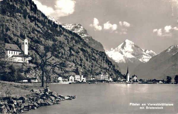 Flüelen am Vierwaldstättersee mit Bristenstock Vorderseite