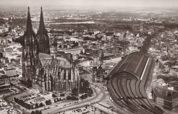 Kölner Dom mit Hauptbahnhof