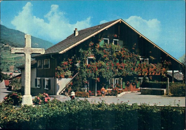 Chalet fleuri de la région Monteysanne Vorderseite