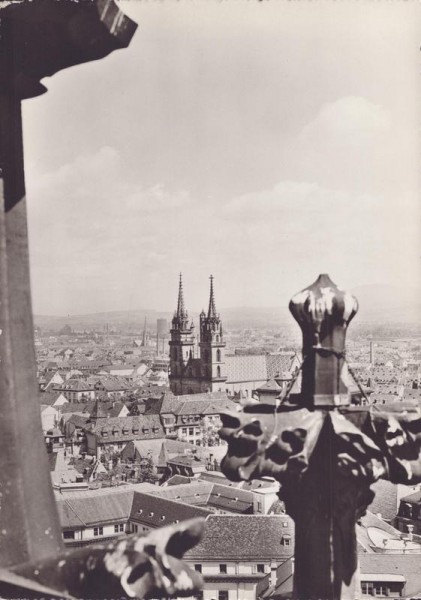 Basel. Blick von der Pauluskirche auf das Münster Vorderseite