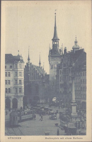 München, Marienplatz mit altem Rathaus Vorderseite