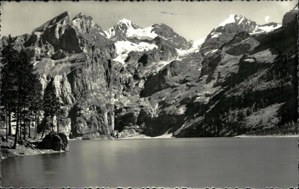 Oeschinensee. Blüemlisalp (3661 m) Vorderseite