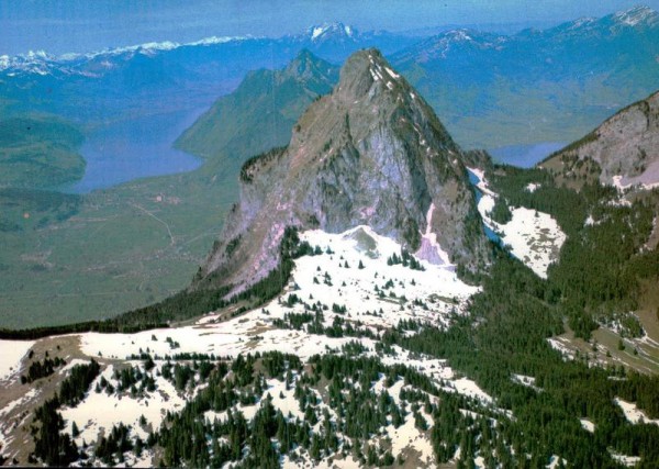 Berggasthaus Holzegg, Alpthal SZ - Flugaufnahmen Vorderseite