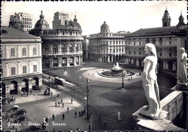 Piazza De Ferrari (Genua) Vorderseite