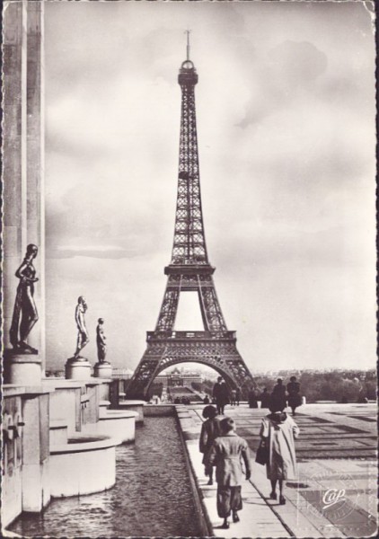 La Tour Eiffel et la Terrasse du Palais de Chaillot, Paris