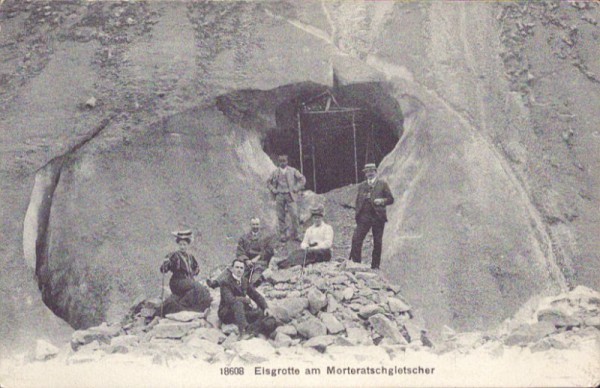 Eisgrotte am Morteratschgletscher. 1910