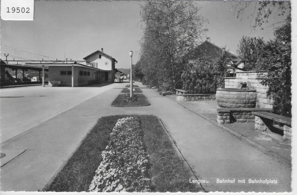 Lengnau BE - Bahnhof mit Bahnhofplatz