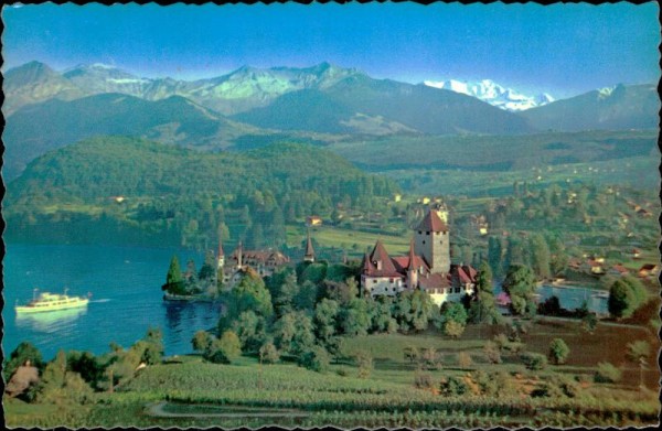 Spiez mit Blick auf die Blümlisalp Vorderseite