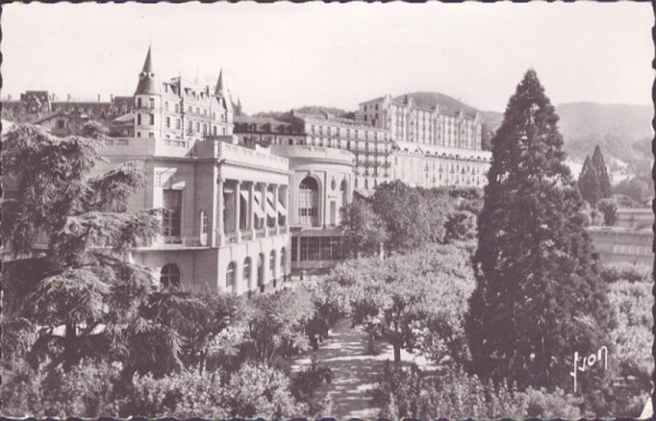 Royat - le Parc Thermal, le Casino et les Hôtels