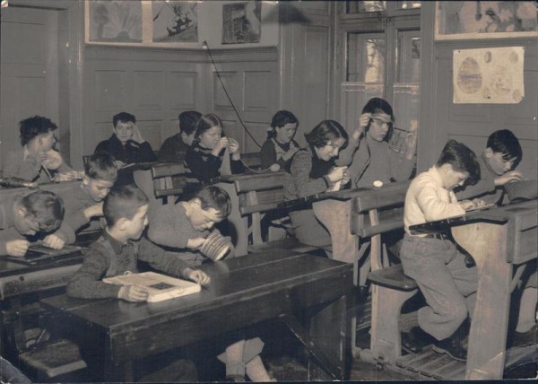Im Klassenzimmer Vorderseite