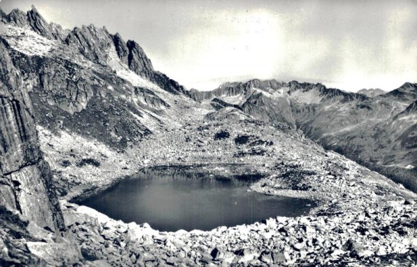 Bergsee mit Salbitschijen ob Göscheneralp Vorderseite