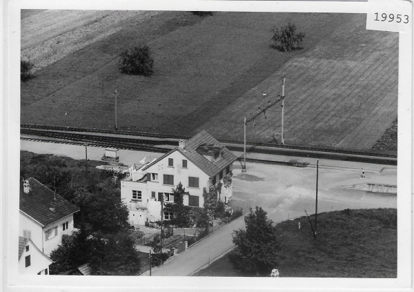 Flugaufnahme Zell ZH Bahnhofplatz 4 - Foto: 90x125mm