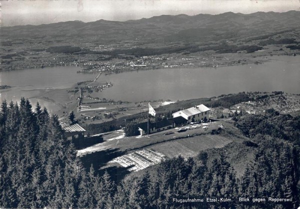 Flugaufnahme Etzel - Kulm. Blick gegen Rapperswil Vorderseite