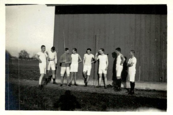 Die Teilnehmer an einem Geländelauf im Feb.1920, 65mmx45mm Vorderseite
