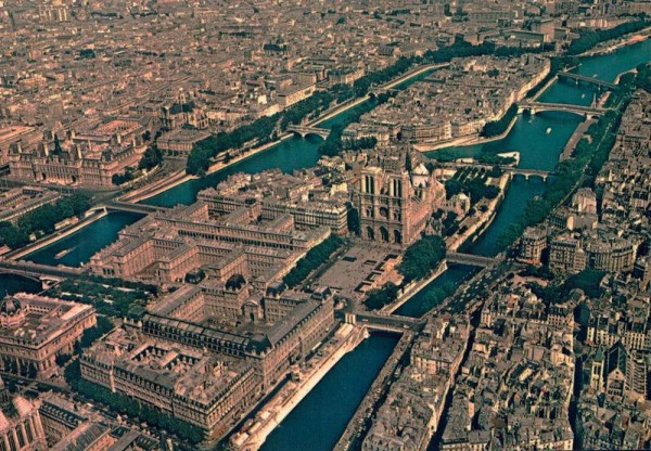 En survolant Paris. L`Ile de la Cité Notre-Dame et l`Ile Saint-Louis Vorderseite