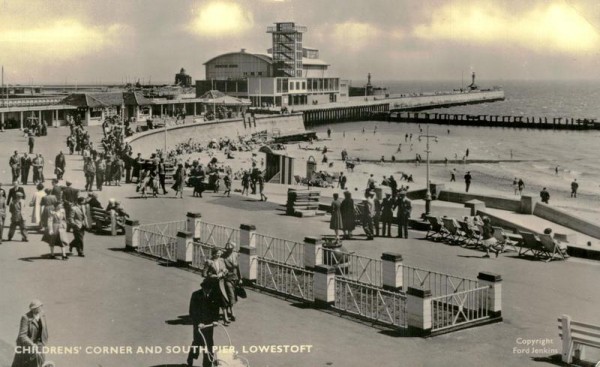 lowestoft, Children's Corner and South Pier Vorderseite
