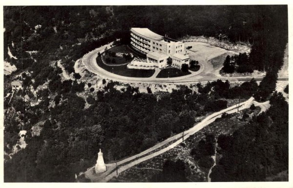 Erholungshotel im Gebirge Mecsek  Vorderseite