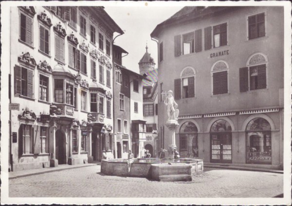 Schaffhausen, Tellbrunnen mit Munot