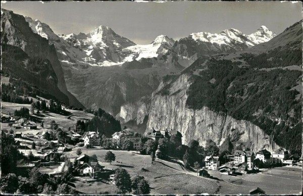 Wengen mit Schwimmbad Vorderseite