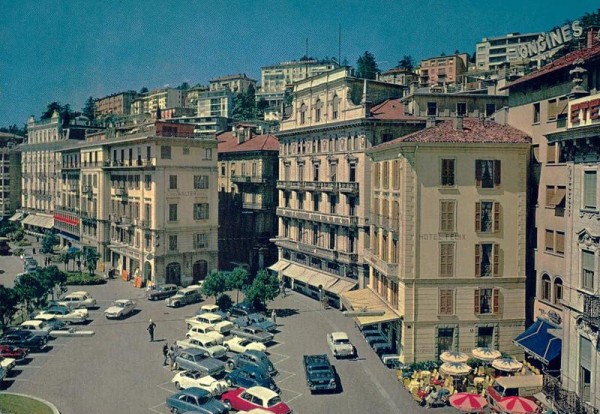 Lugano. Piazza Rezzonico Vorderseite