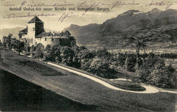 Schloss Vaduz mit neuer Strasse und Schweizer Berge Vorderseite