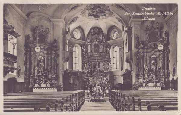 Inneres der Landeskirche St. Albin Silenen Vorderseite