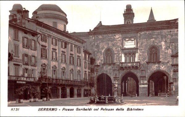 Bergamo - Piazza Garibaldi col Palazzo della Biblioteca Vorderseite