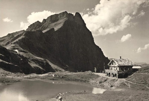 Jochhütte mit Graustock Vorderseite