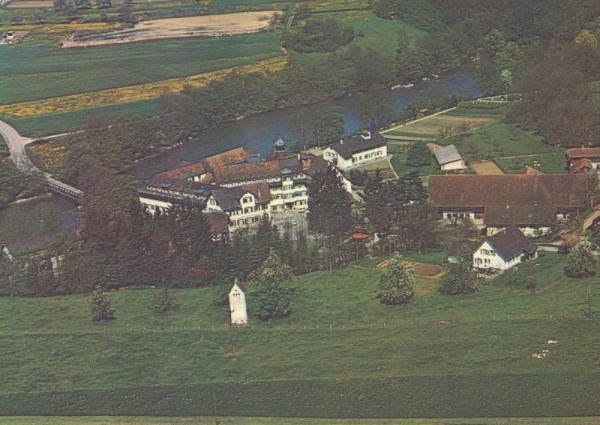 Alters- und Pflegeheim Gnadenthal, Gnadenthal AG  -  Flugaufnahmen Vorderseite