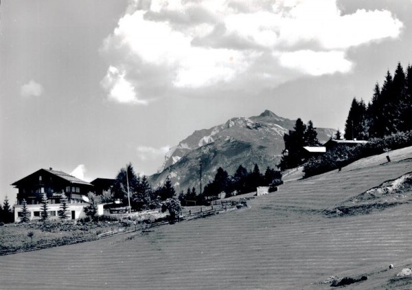 Haus Miraval, Scardanal bei Bonaduz mit Calanda Vorderseite