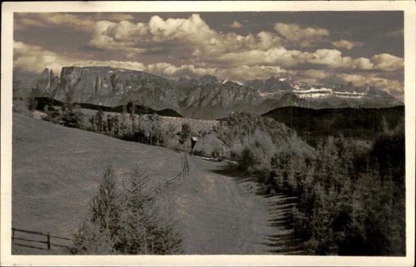 Dolomiten (3342 m) Vorderseite
