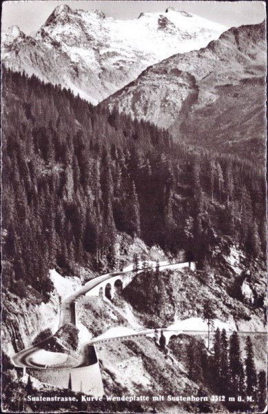 Sustenstrasse Kurve Wendeplatte mit Sustenhorn 3512m