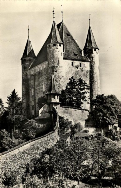 Schloss Thun Vorderseite