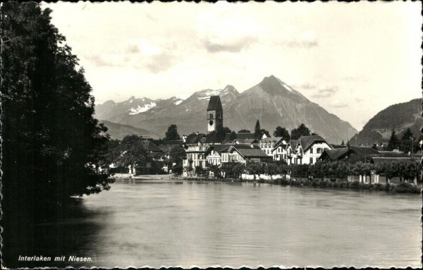 Interlaken mit Niesen (2362 m) Vorderseite