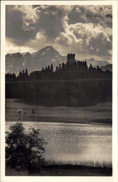 Ruine Canova mit See und Piz Beverin Vorderseite