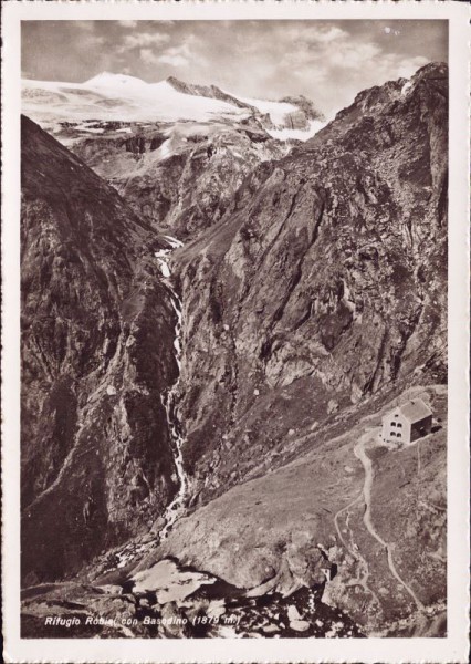 Rifugio Robiei con Basodino (1879m)