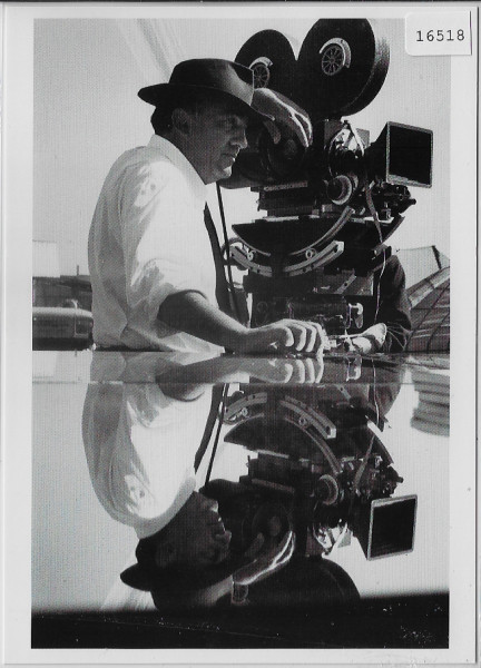 Federico Fellini pendant le tournage du film "8 1/2"
