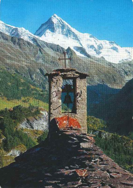 Chapelle dans le Val dHérens au fond le Dent Blanche