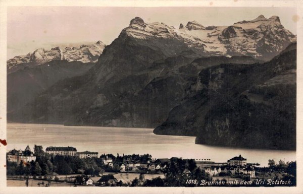 Brunnen mit dem Uri-Rothstock Vorderseite