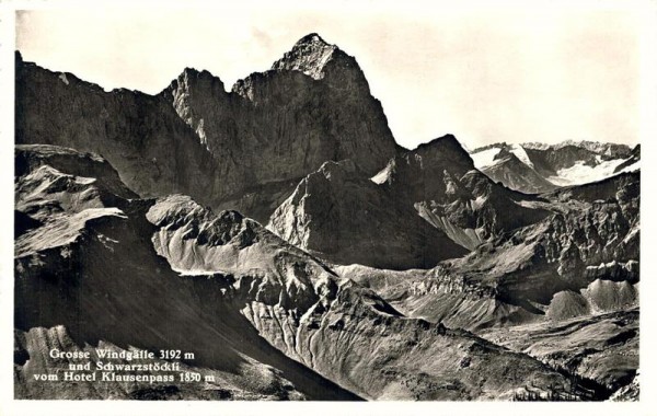 Grosse Windgälle und Schwarzstöckli vom Hotel Klausenpass Vorderseite