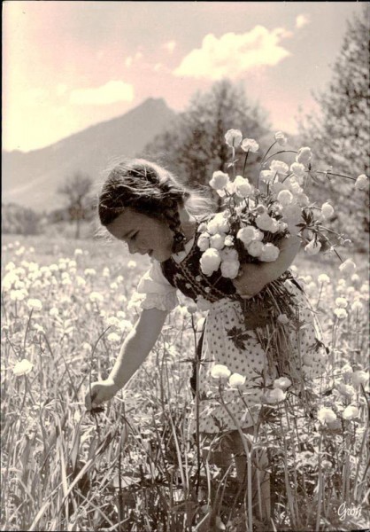 Blumen pflückendes Mädchen, fotokunst Groh, München Vorderseite