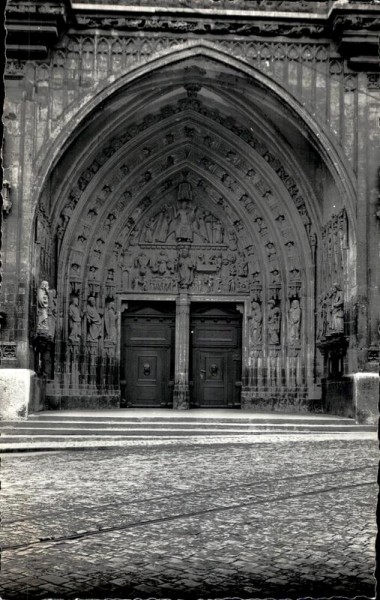 Portal der St. Nikolaus Kathedrale, Freiburg Vorderseite