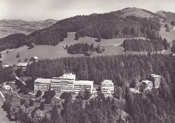 Zürcher Heilstätte Wald mit Scheidegg, Faltiberg ZH  -  Flugaufnahmen Vorderseite