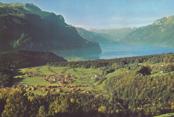 Hofstetten mit Blick auf Brienzersee