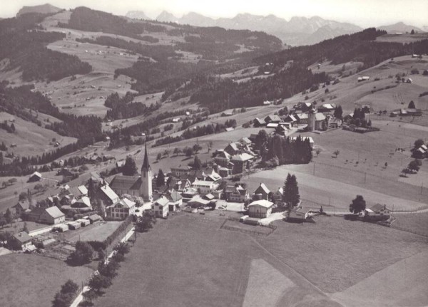 Kurort Hemberg (Toggenburg) mit Churfirsten - Flugaufnahmen Vorderseite