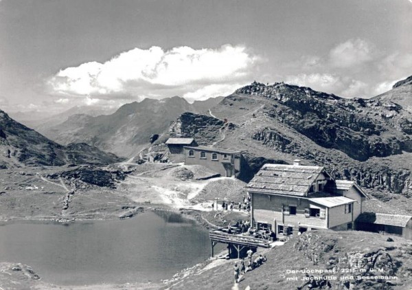 Der Jochpass mit Jochhütte und Sesselbahn Vorderseite